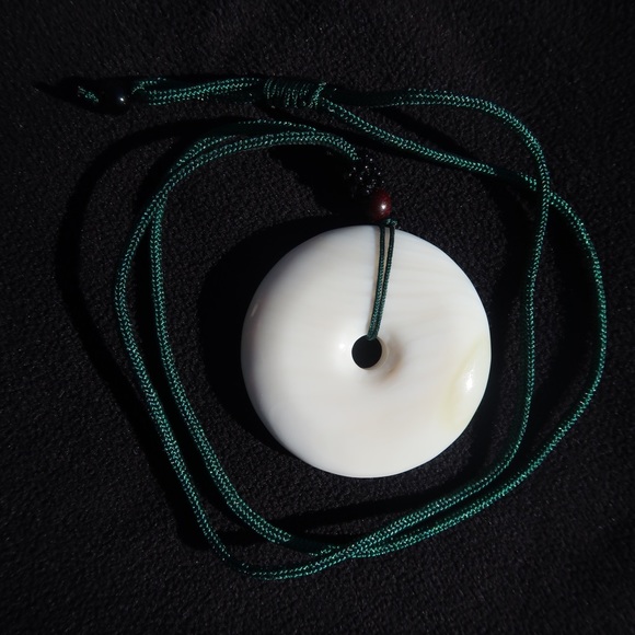 Necklace-faux white jade - Picture 4 of 8